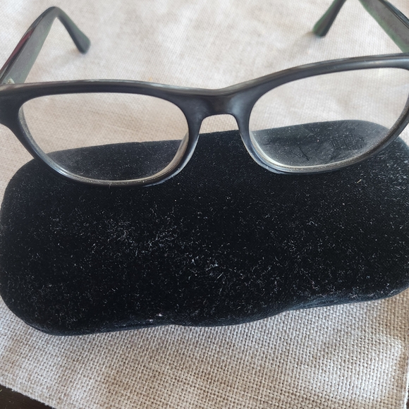 Gucci Eye Glass For Men - Picture 4 of 6